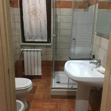 Il Girasole לינה וארוחת בוקר צ'פראנו